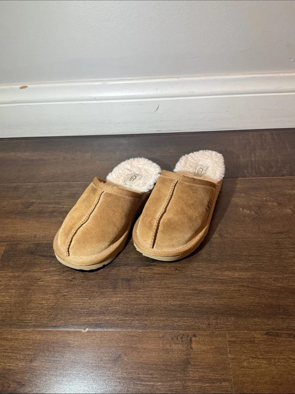 UGG Kids Chestnut Slip-On Shearling Clog Slippers